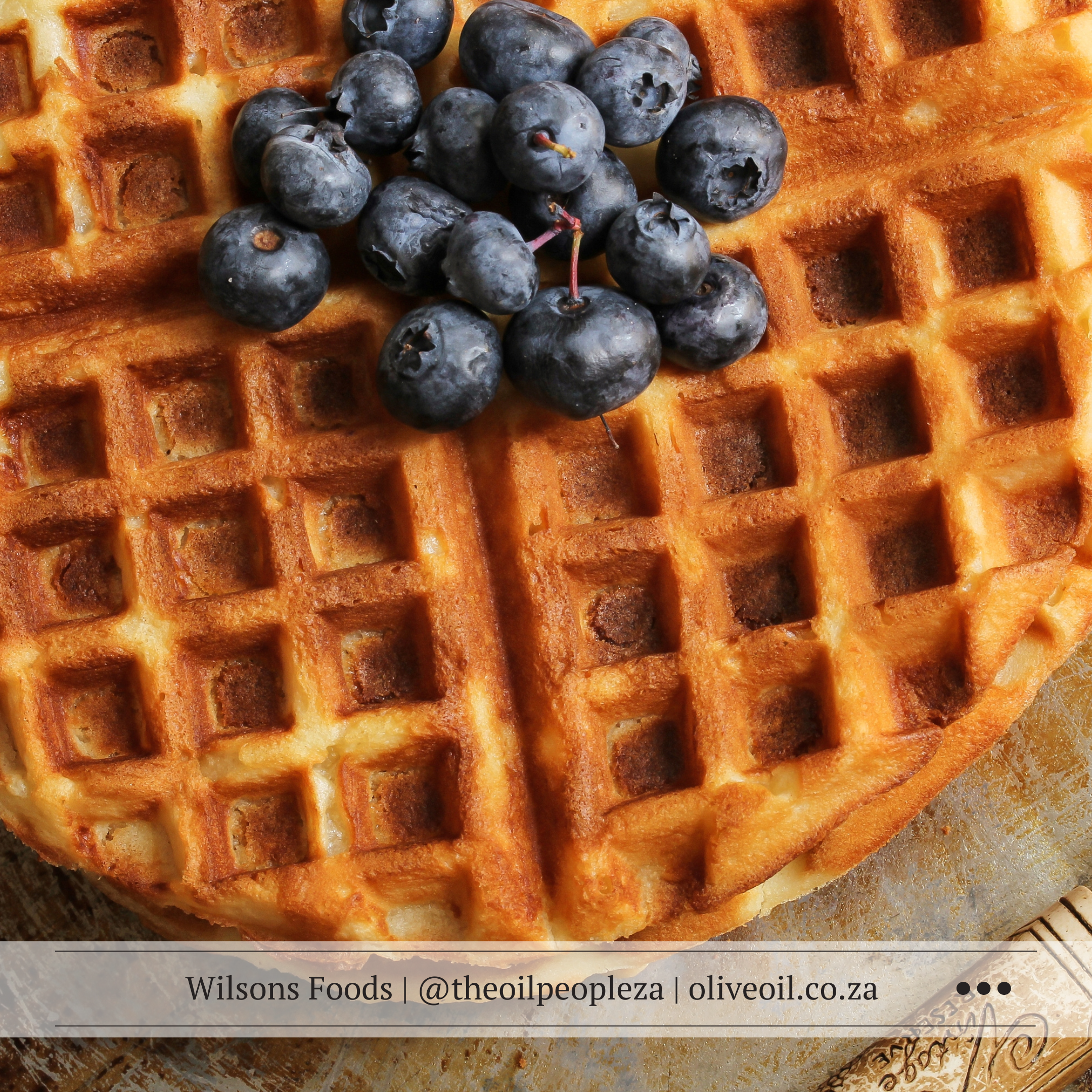 Waffle iron with golden waffles